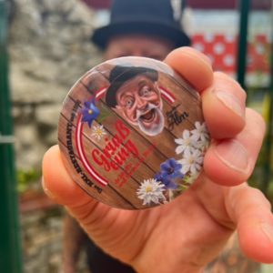 Leopoldauer Alm Kühlschrank Magnet “Griaß eing” Logo